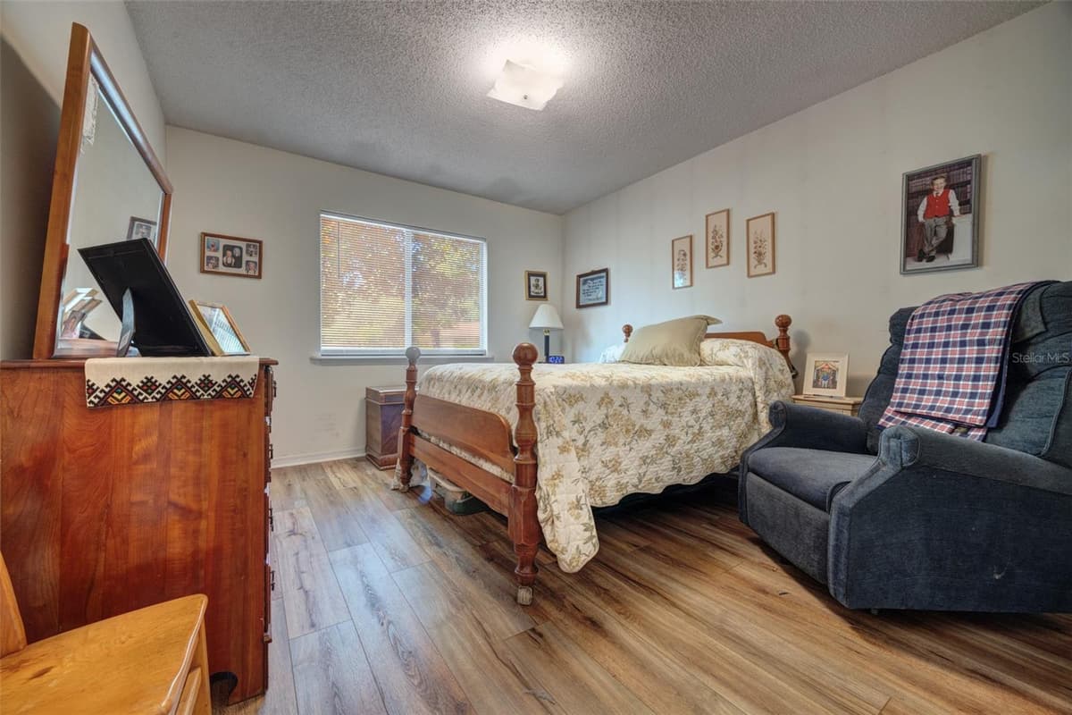 1055 VILLAGE GREEN RD — photo 11 of 35