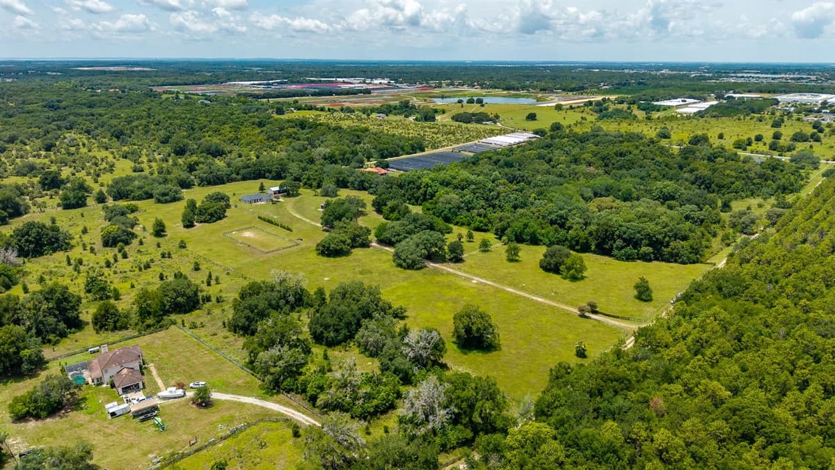 21341 HORSE RANCH ROAD — photo 5 of 26