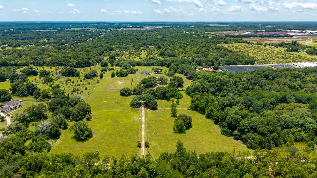 21341 HORSE RANCH ROAD — photo 3 of 26