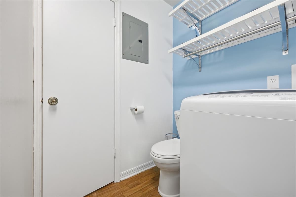 936 BAKER STREET — photo 28 of 53