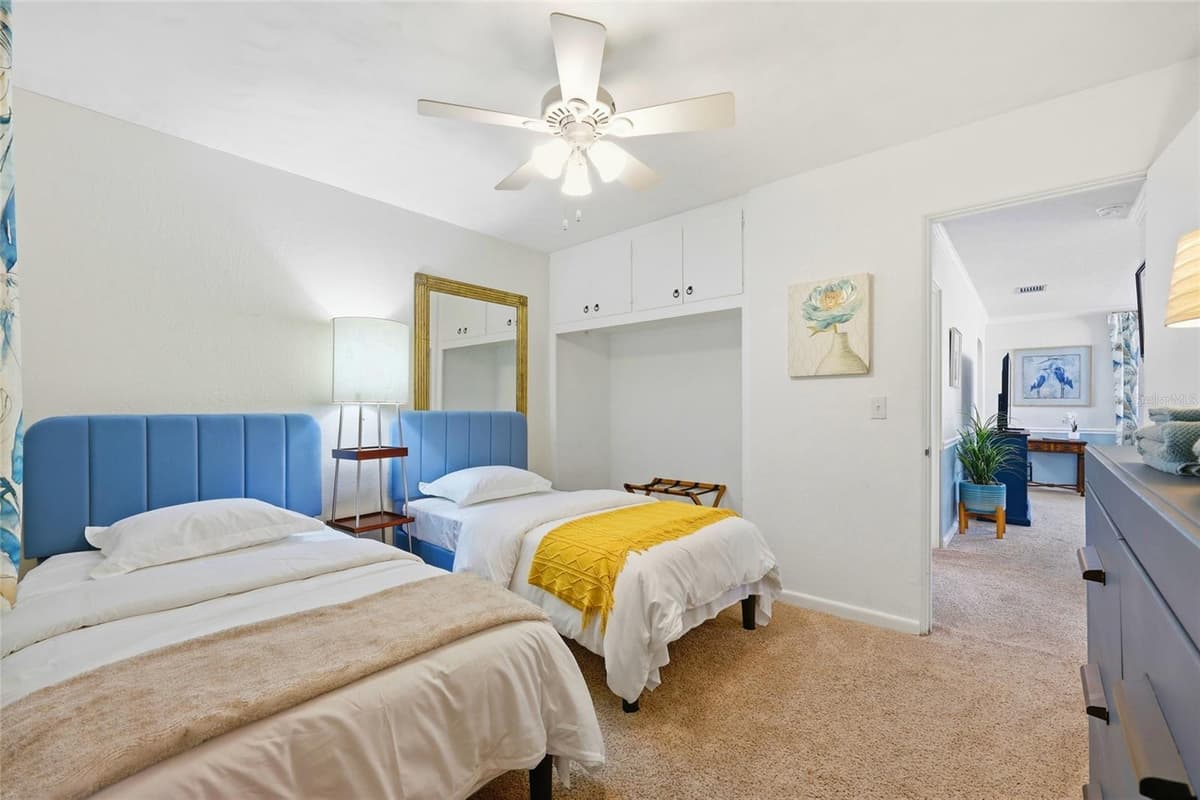 936 BAKER STREET — photo 15 of 53