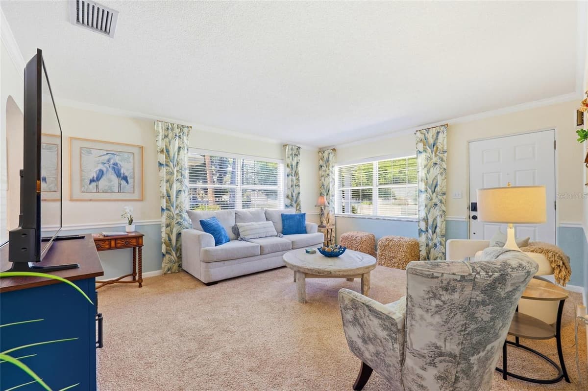 936 BAKER STREET — photo 6 of 53