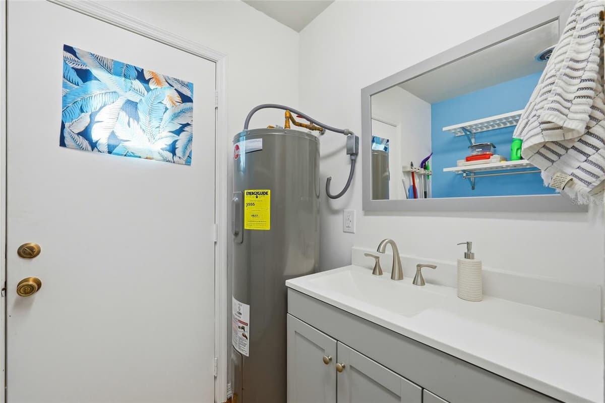 936 BAKER STREET — photo 27 of 53