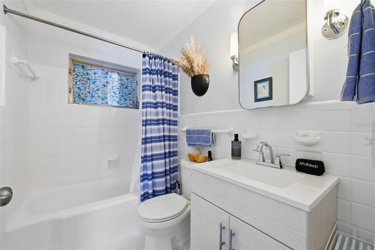 936 BAKER STREET — photo 17 of 53