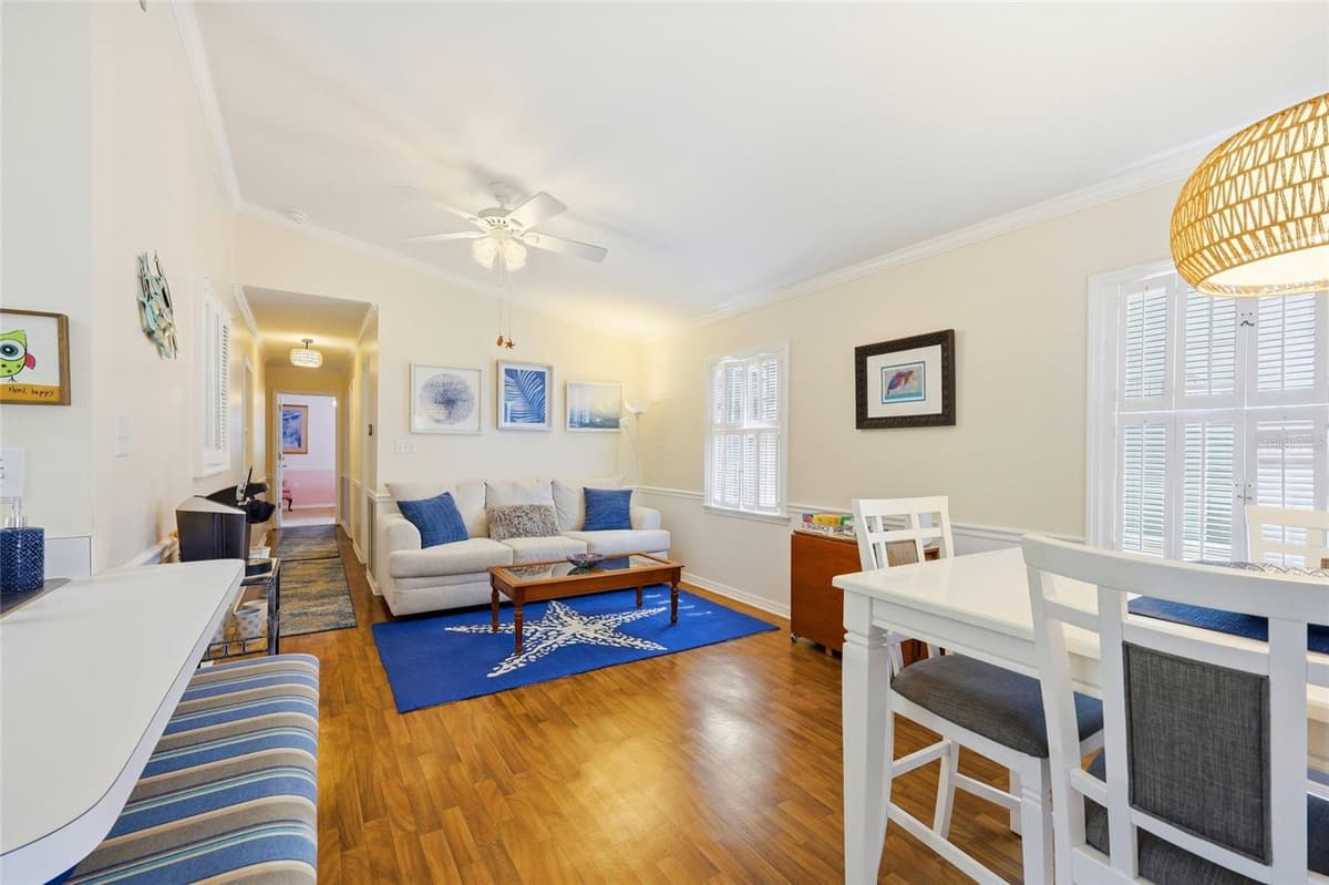 936 BAKER STREET — photo 11 of 53