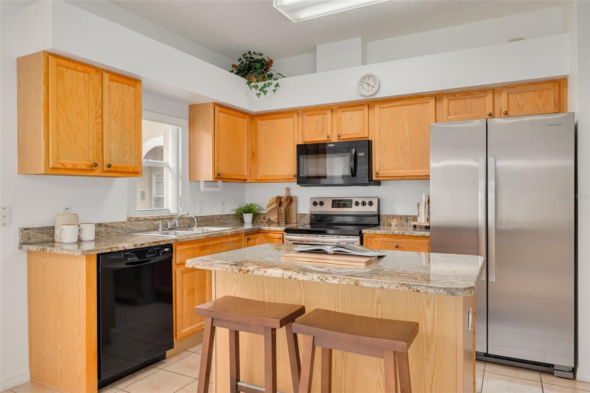 3777 DARSTON STREET — photo 6 of 33