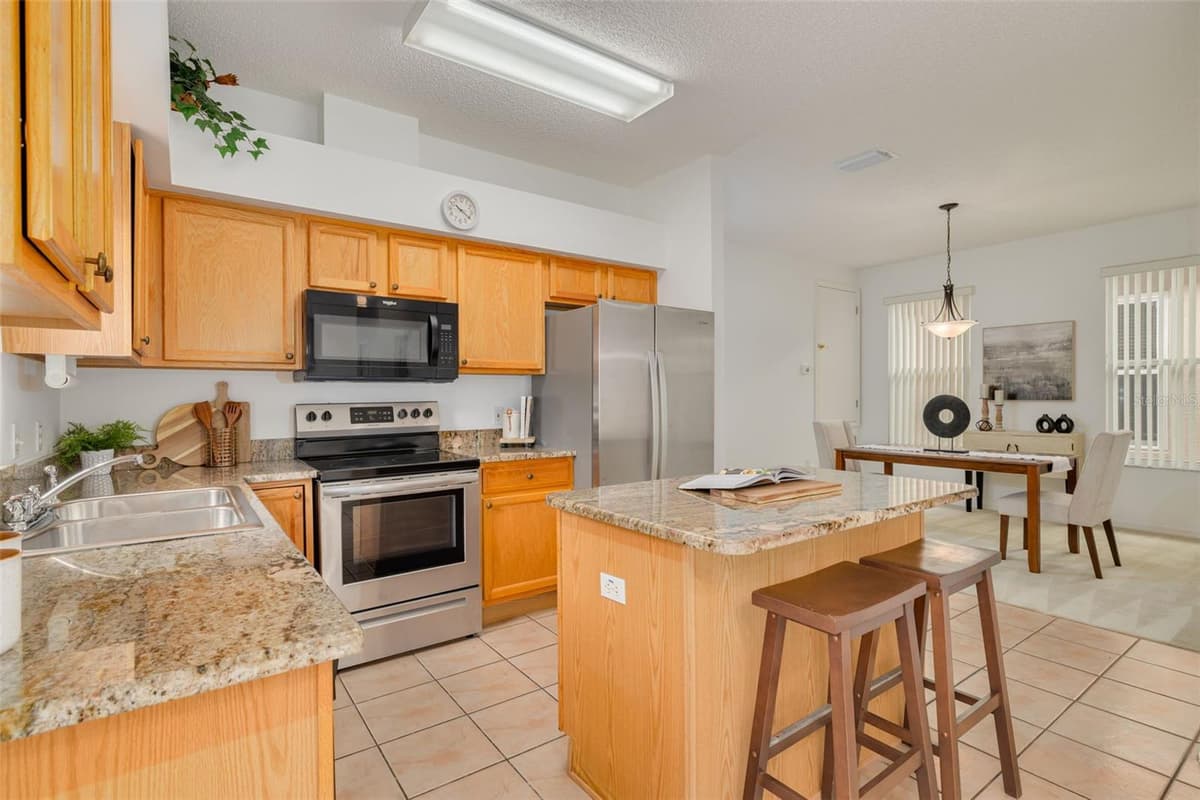 3777 DARSTON STREET — photo 7 of 33