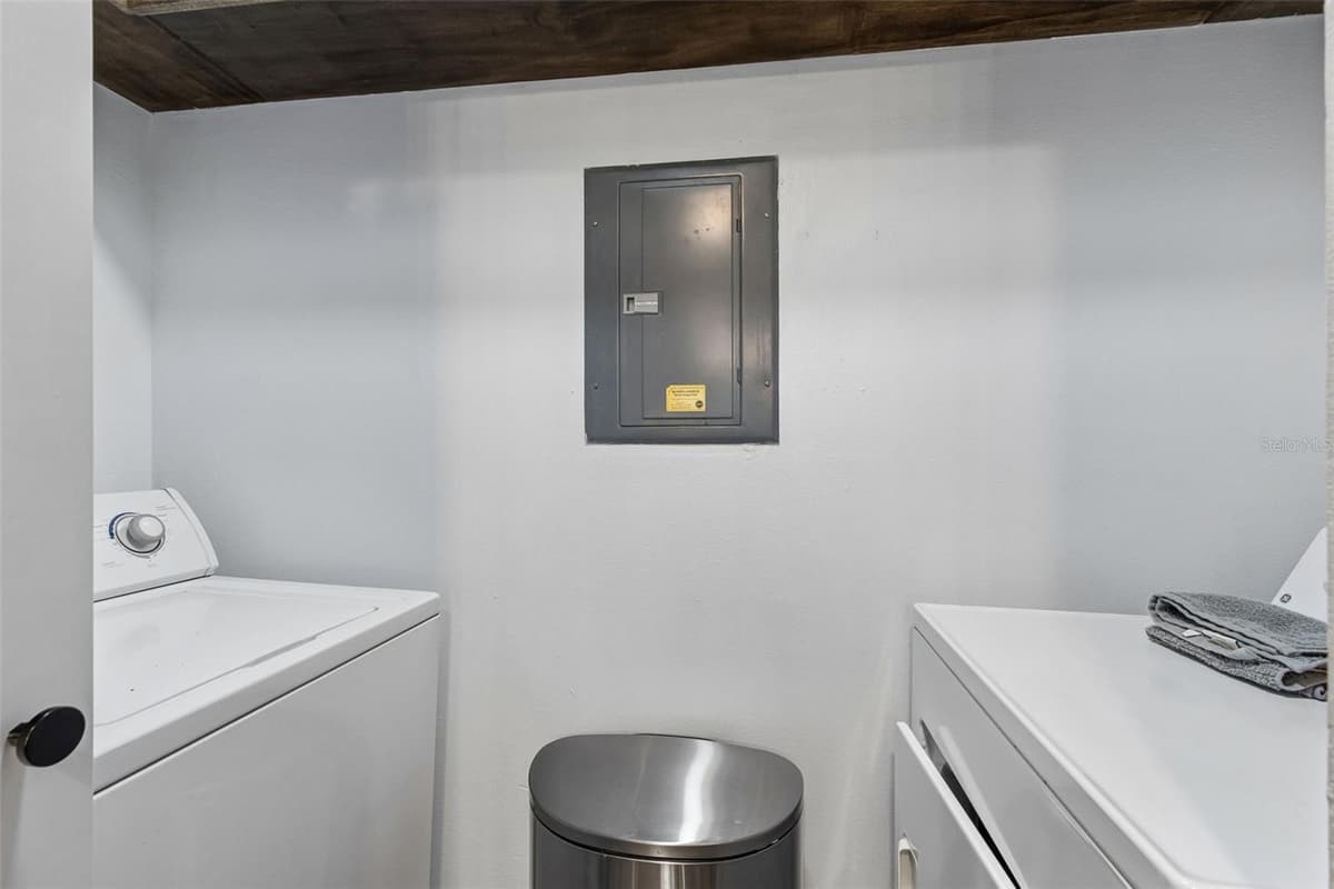 4115 CHATHAM OAK COURT — photo 17 of 76