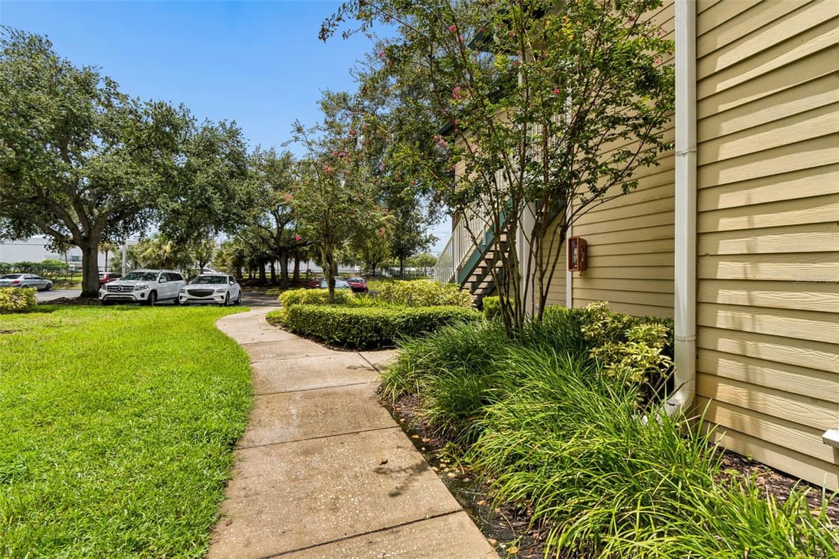 4115 CHATHAM OAK COURT — photo 8 of 76
