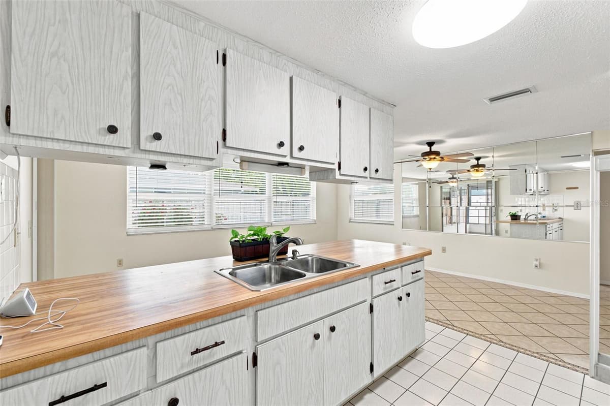 7203 CHERRY LAUREL DRIVE — photo 27 of 38