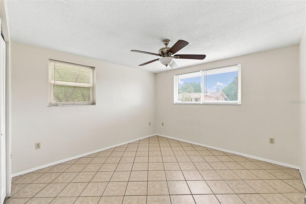 7203 CHERRY LAUREL DRIVE — photo 32 of 38