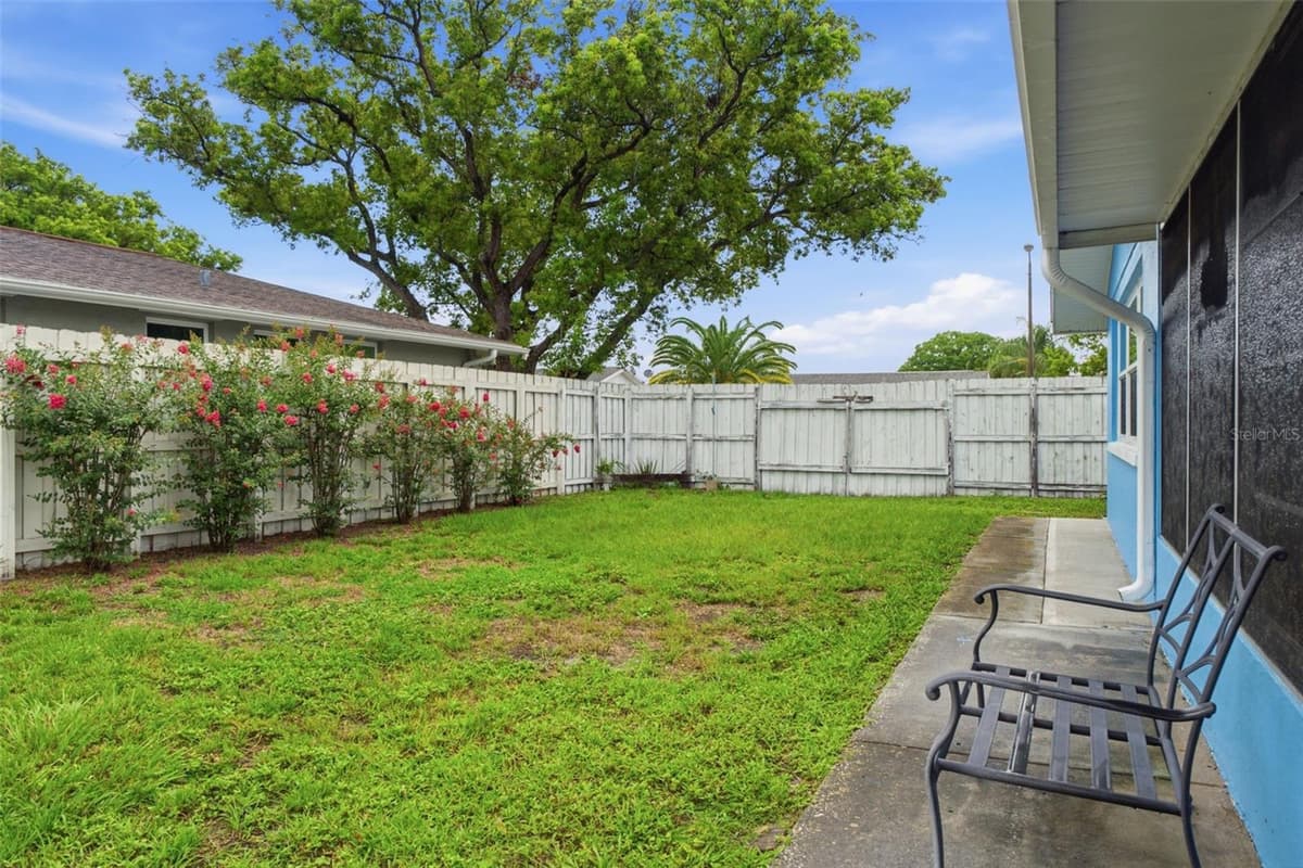 7203 CHERRY LAUREL DRIVE — photo 35 of 38