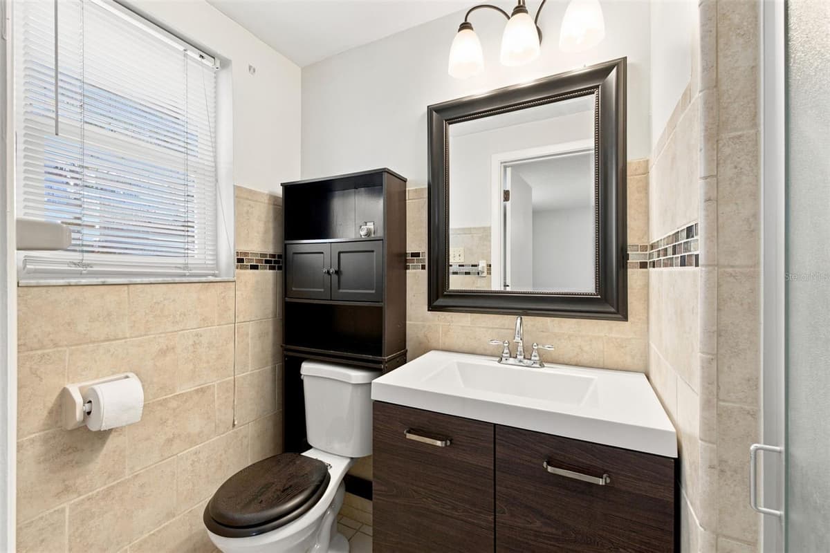 7203 CHERRY LAUREL DRIVE — photo 15 of 38