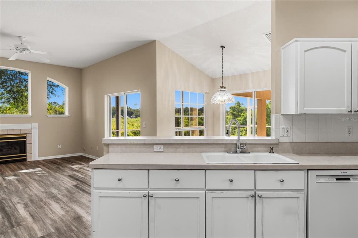 99 HOLLOW PINE DRIVE — photo 17 of 39