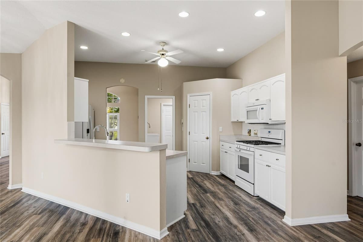 99 HOLLOW PINE DRIVE — photo 14 of 39