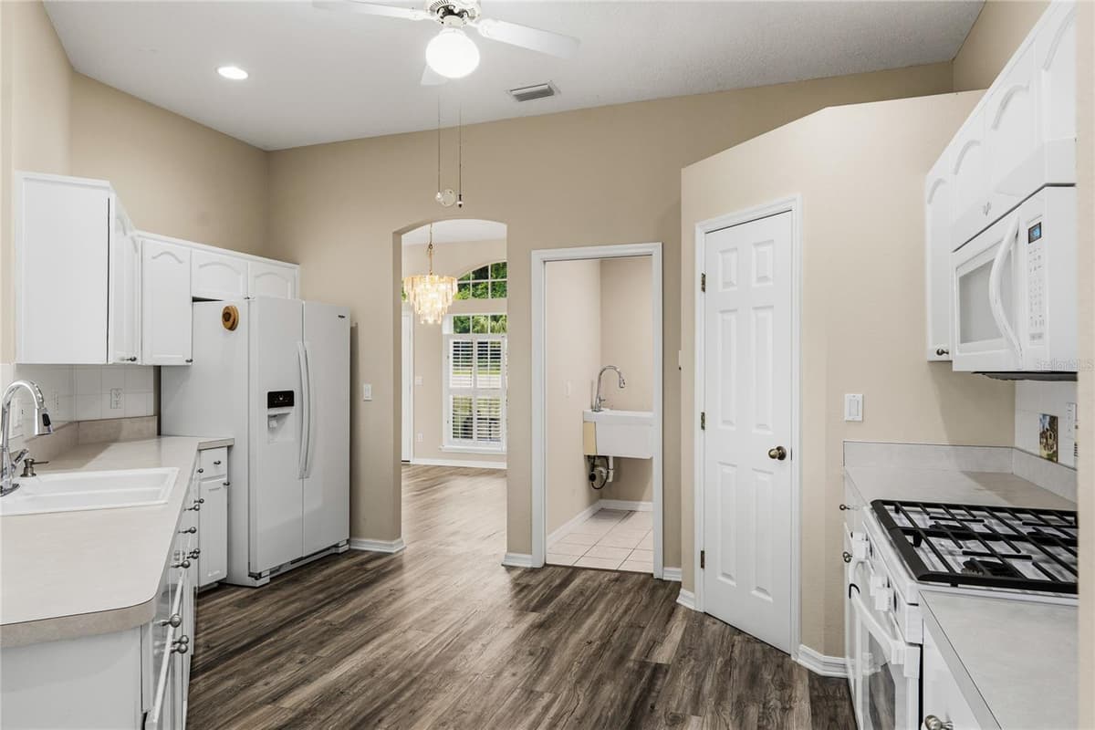 99 HOLLOW PINE DRIVE — photo 15 of 39