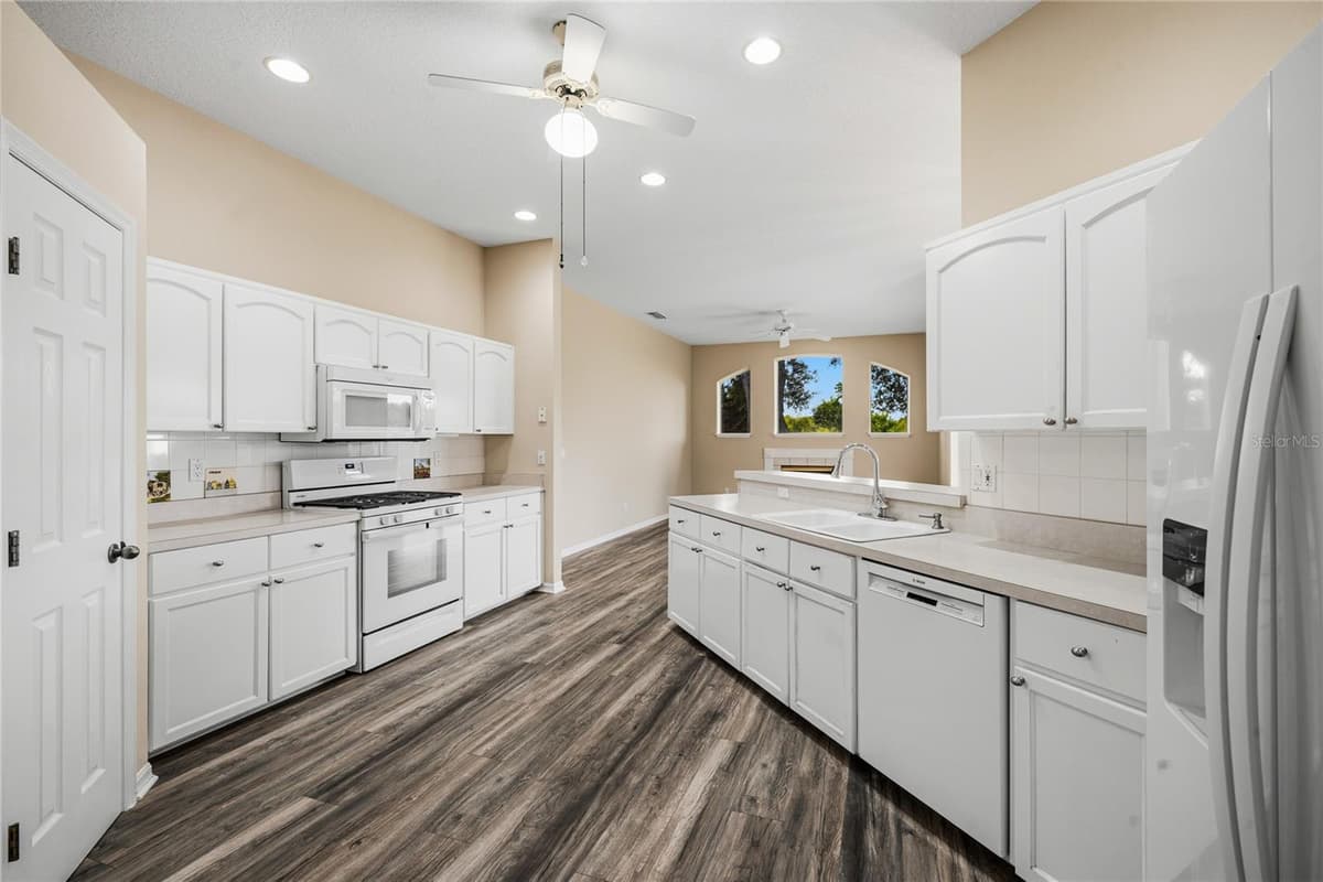 99 HOLLOW PINE DRIVE — photo 16 of 39