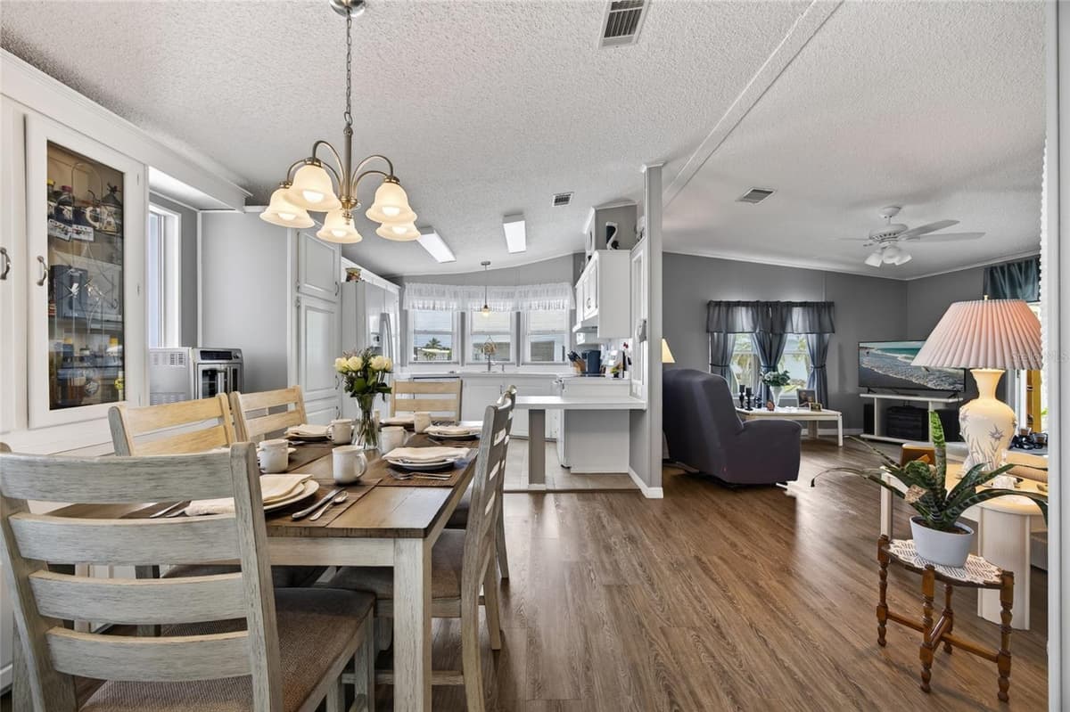 644 SCHOONER STREET — photo 6 of 44