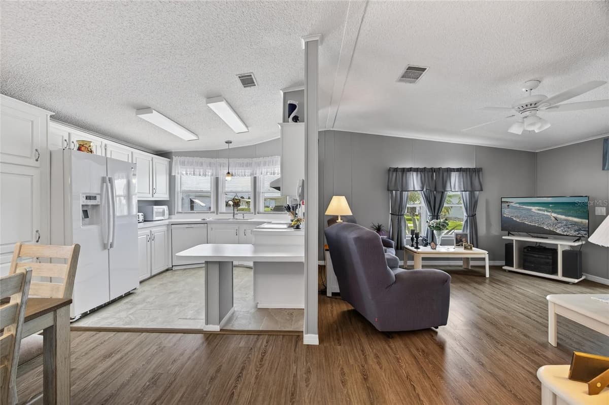 644 SCHOONER STREET — photo 14 of 44