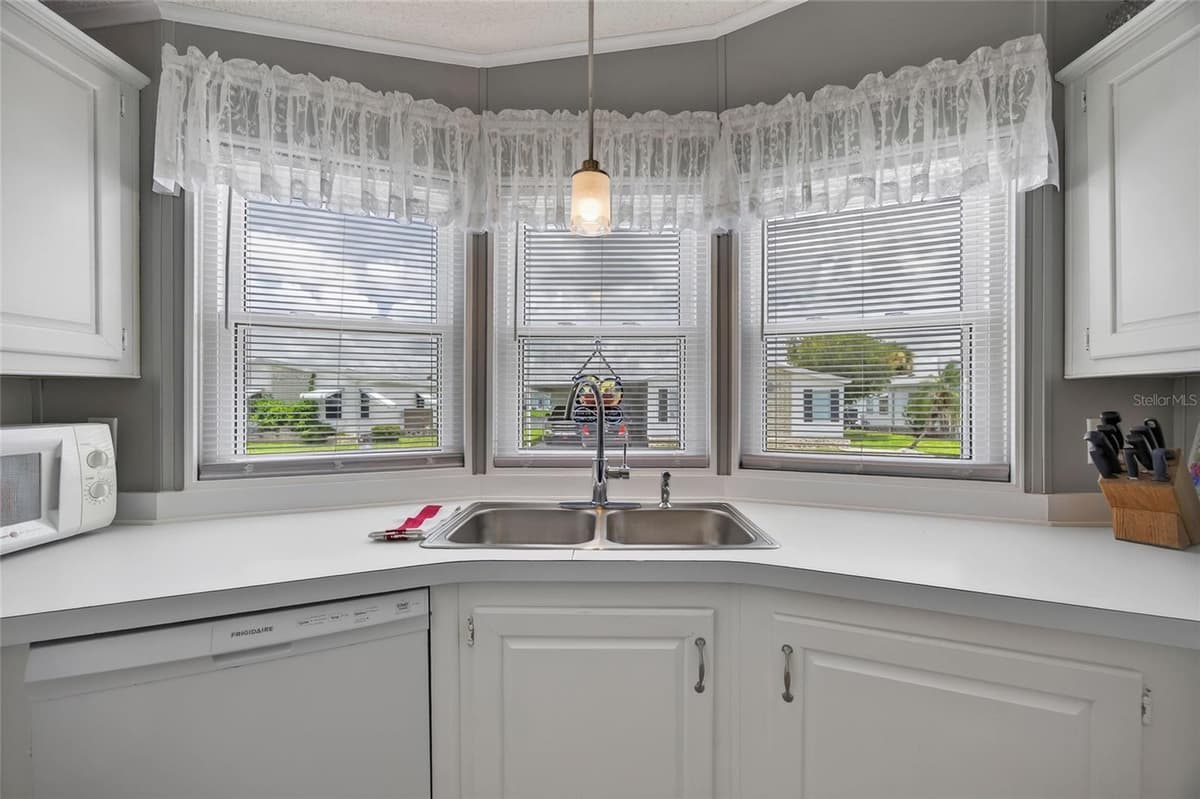 644 SCHOONER STREET — photo 10 of 44