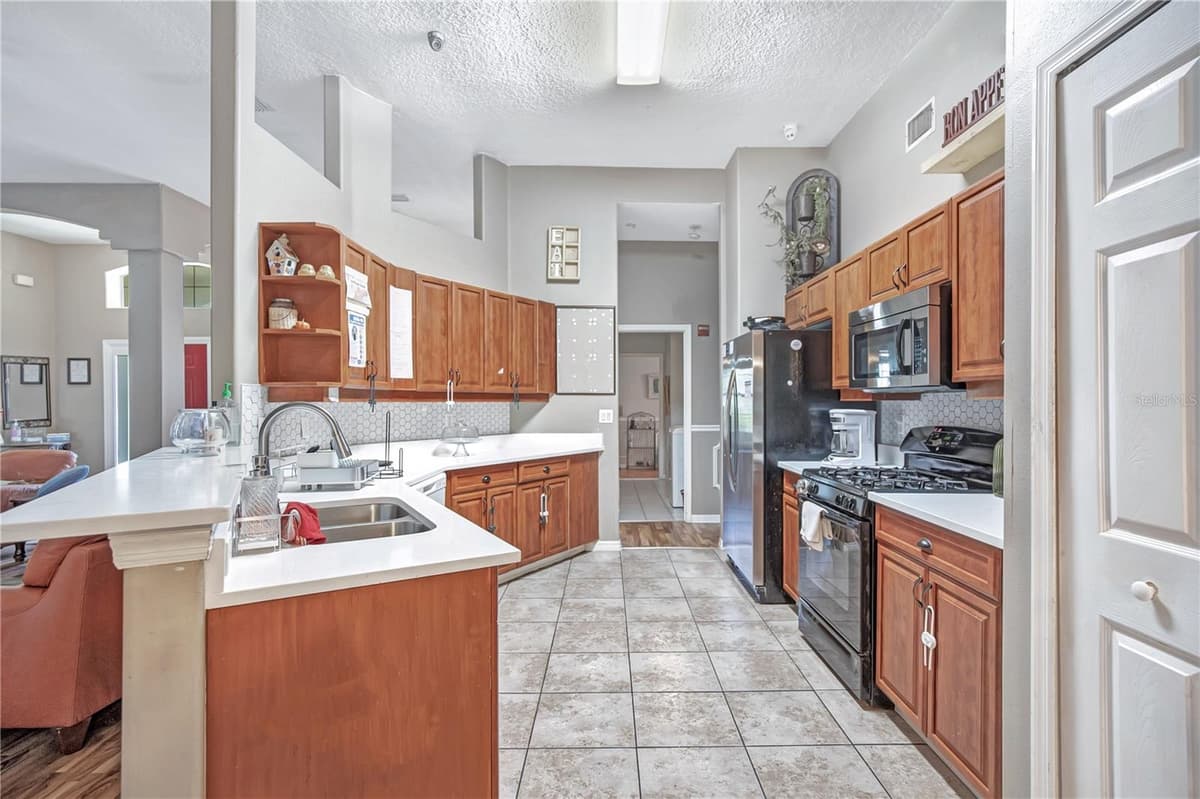 3739 SUNRISE OAKS DRIVE — photo 5 of 16