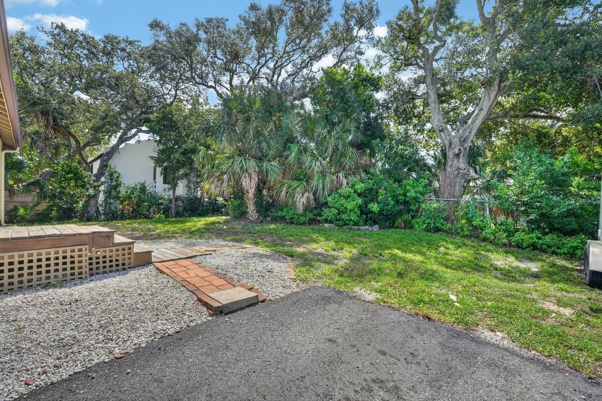 220 RIVERVIEW BOULEVARD — photo 35 of 44