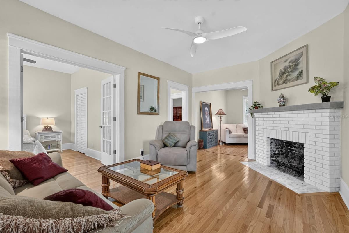 220 RIVERVIEW BOULEVARD — photo 9 of 44