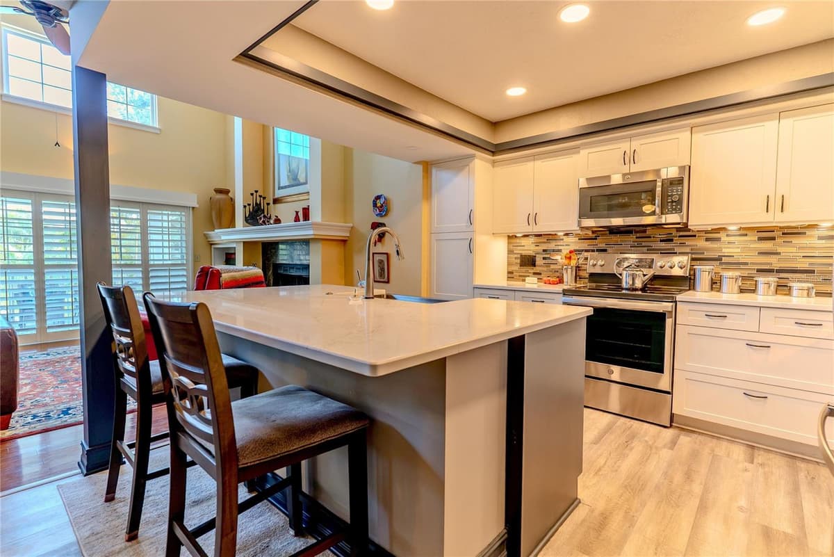 14 BAYWOOD DRIVE — photo 4 of 43
