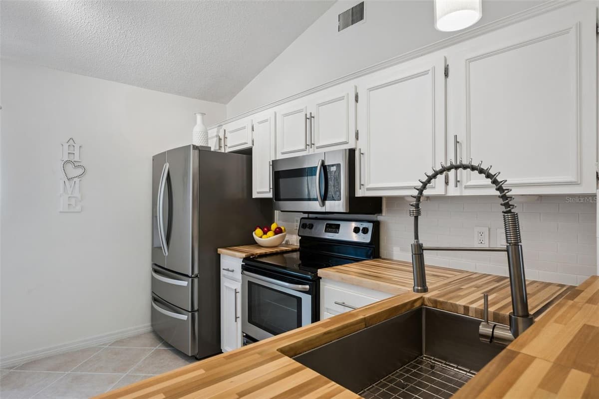 848 HEATHER GLEN CIRCLE — photo 10 of 32
