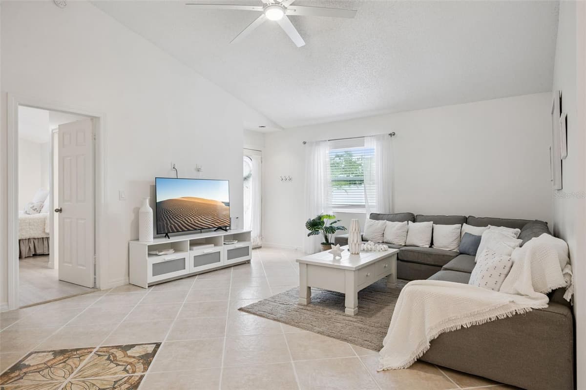 848 HEATHER GLEN CIRCLE — photo 3 of 32