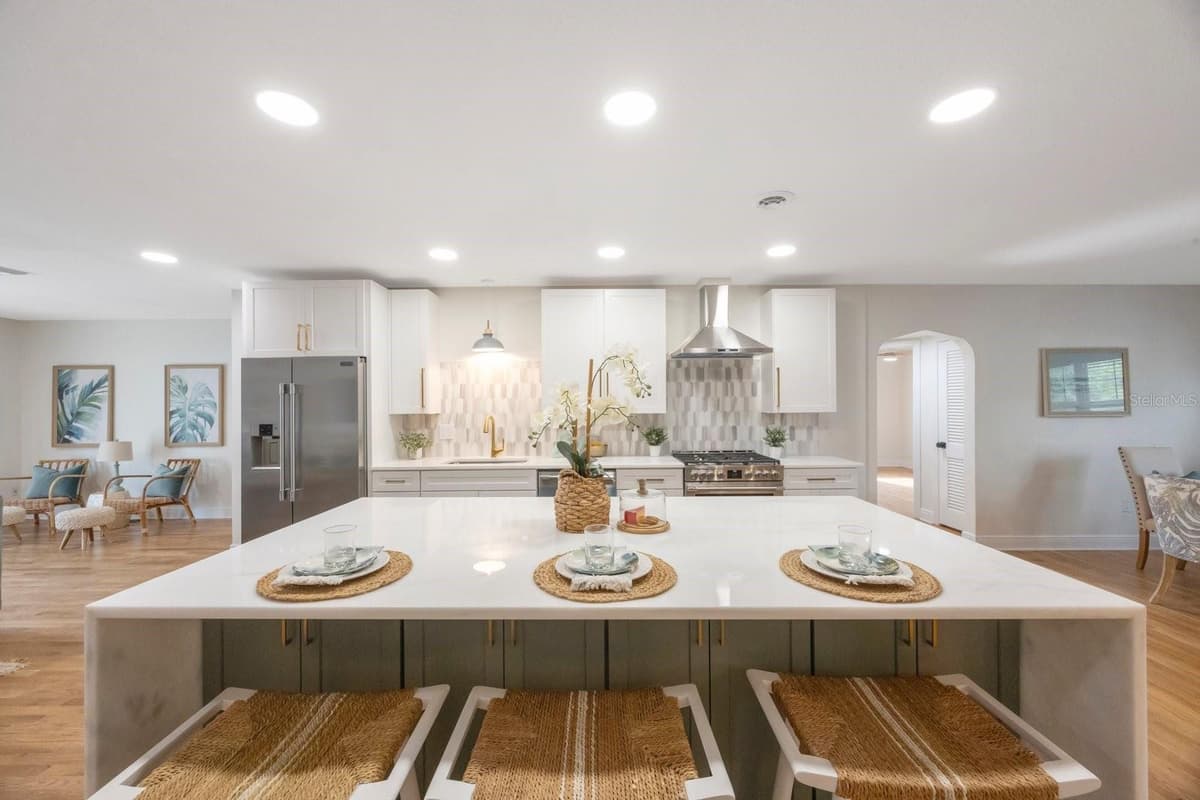 5020 15TH AVENUE — photo 3 of 40