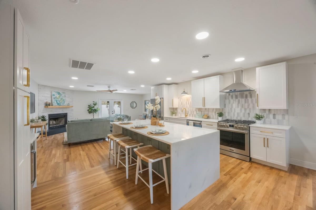 5020 15TH AVENUE — photo 8 of 40