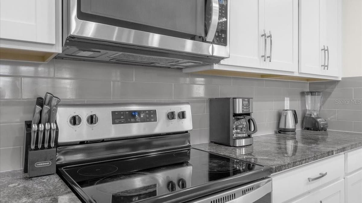 2089 TROPICAL PALMS CIRCLE — photo 12 of 85