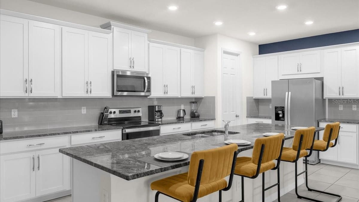 2089 TROPICAL PALMS CIRCLE — photo 14 of 85