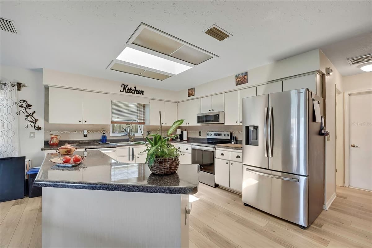 5426 LA PLATA DRIVE — photo 10 of 50
