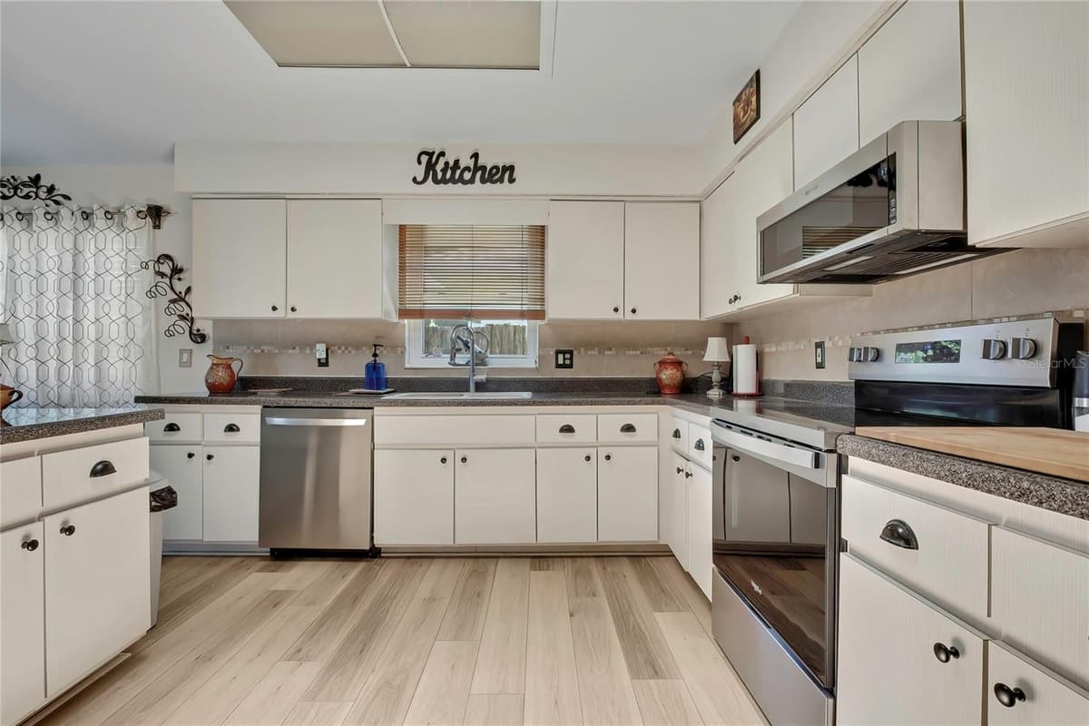 5426 LA PLATA DRIVE — photo 9 of 50