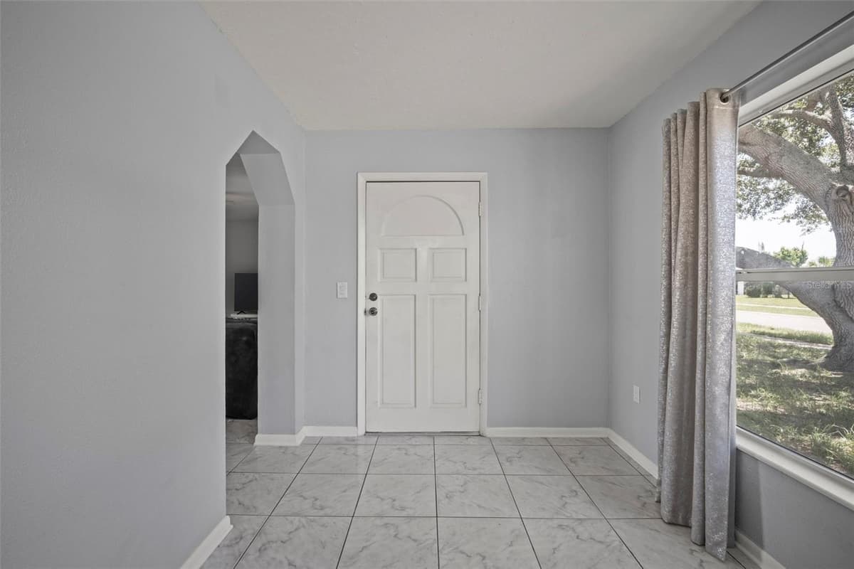 1010 ILLINOIS ROAD — photo 4 of 26