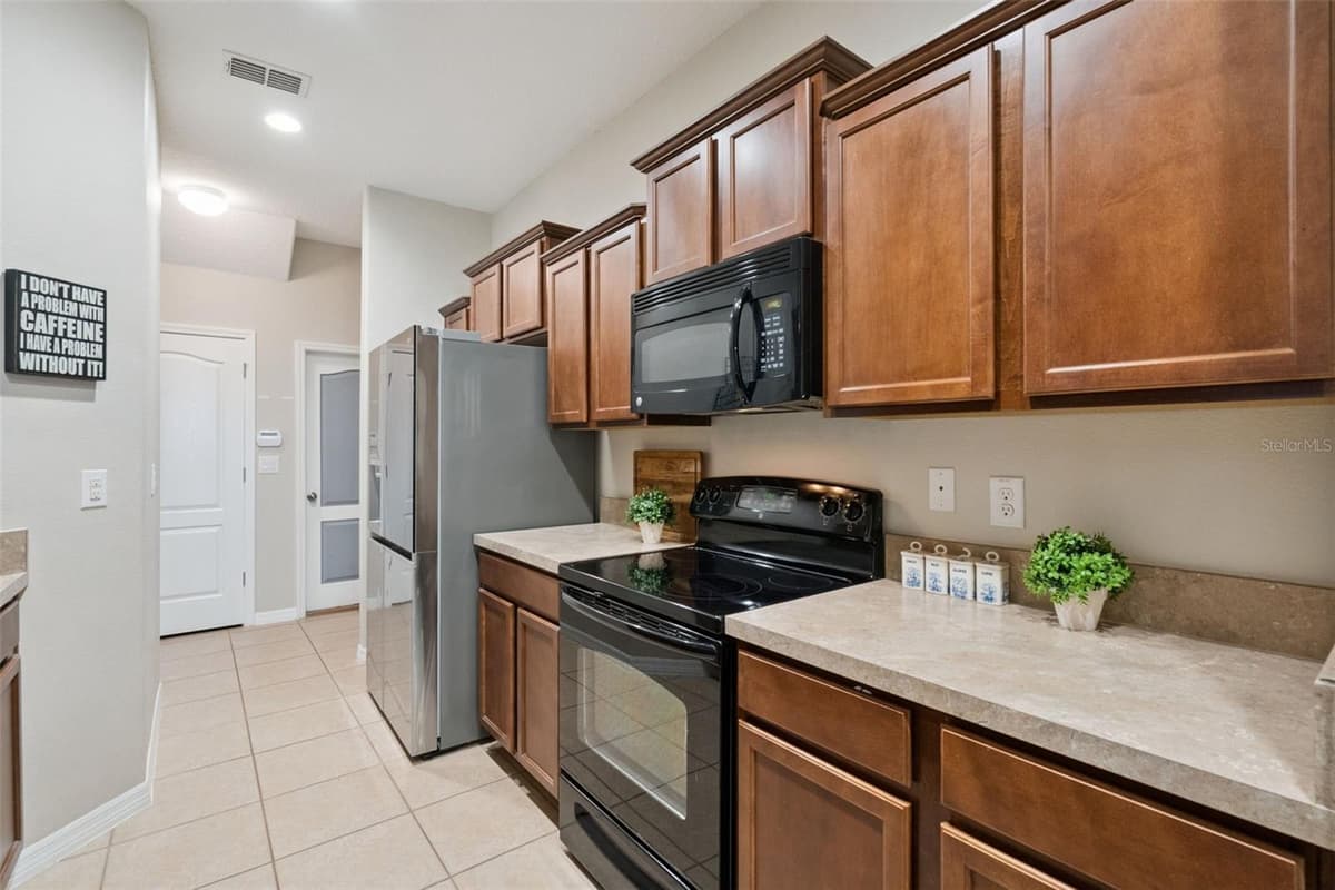 15514 CAMPDEN STREET — photo 10 of 29