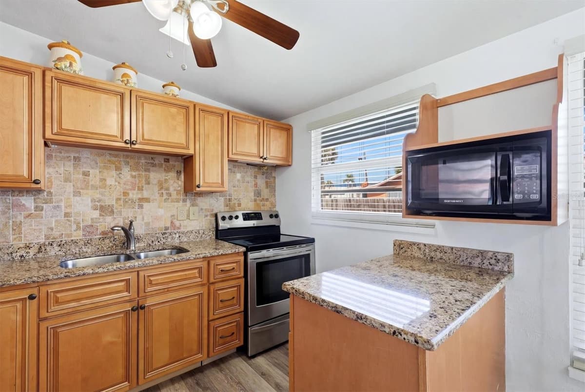 898 BROADWAY — photo 19 of 41