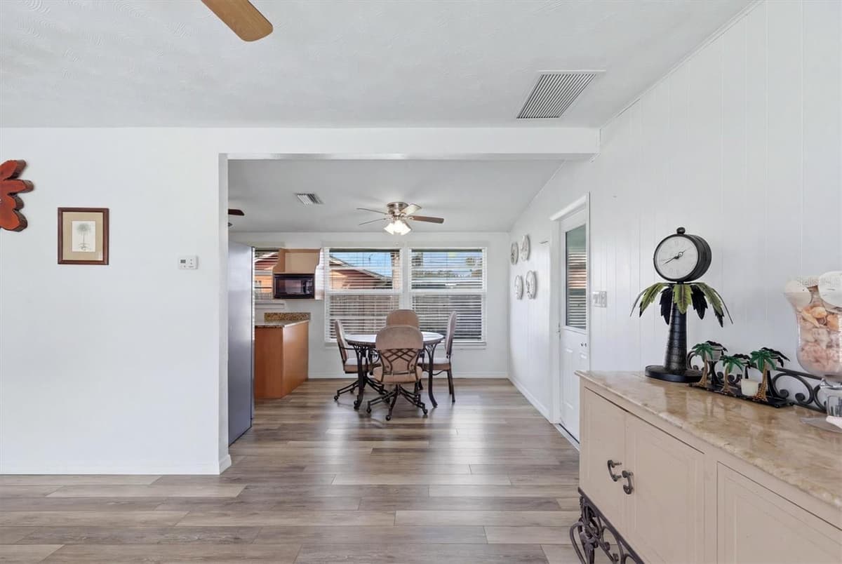 898 BROADWAY — photo 15 of 41