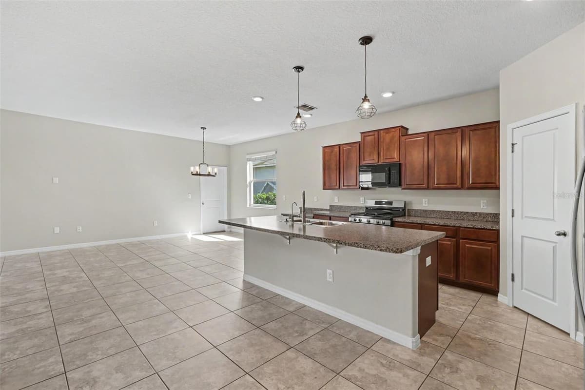 21087 PLEASANT PLAINS PARKWAY — photo 10 of 26