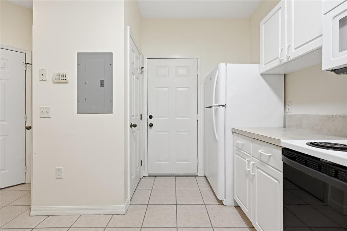 13200 NEWBERRY ROAD — photo 7 of 35
