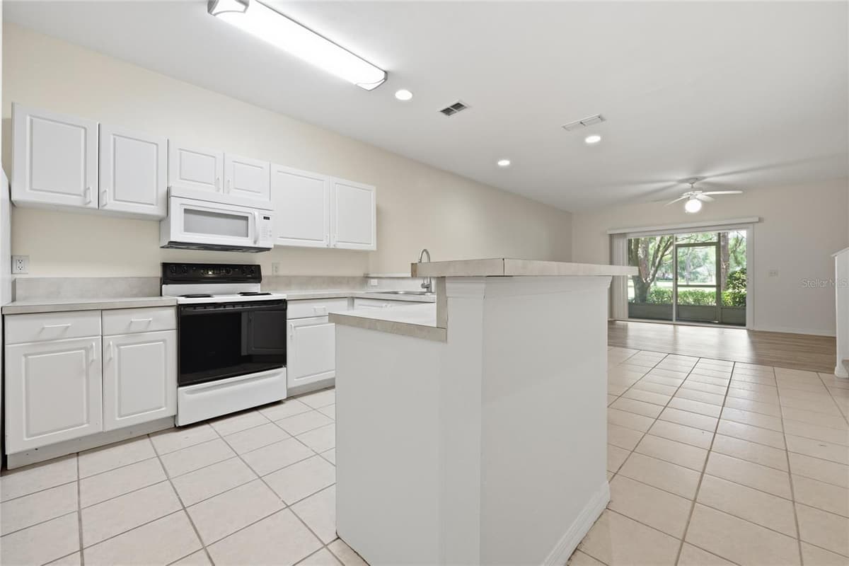 13200 NEWBERRY ROAD — photo 5 of 35