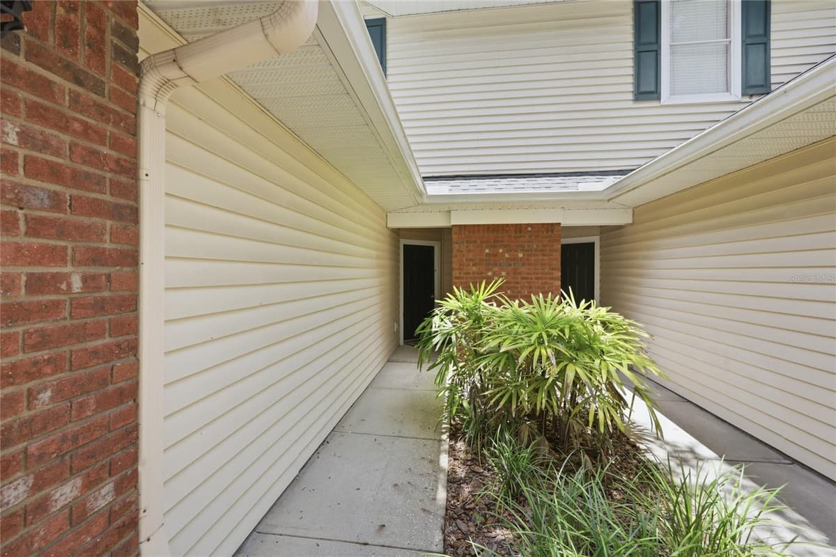 13200 NEWBERRY ROAD — photo 3 of 35