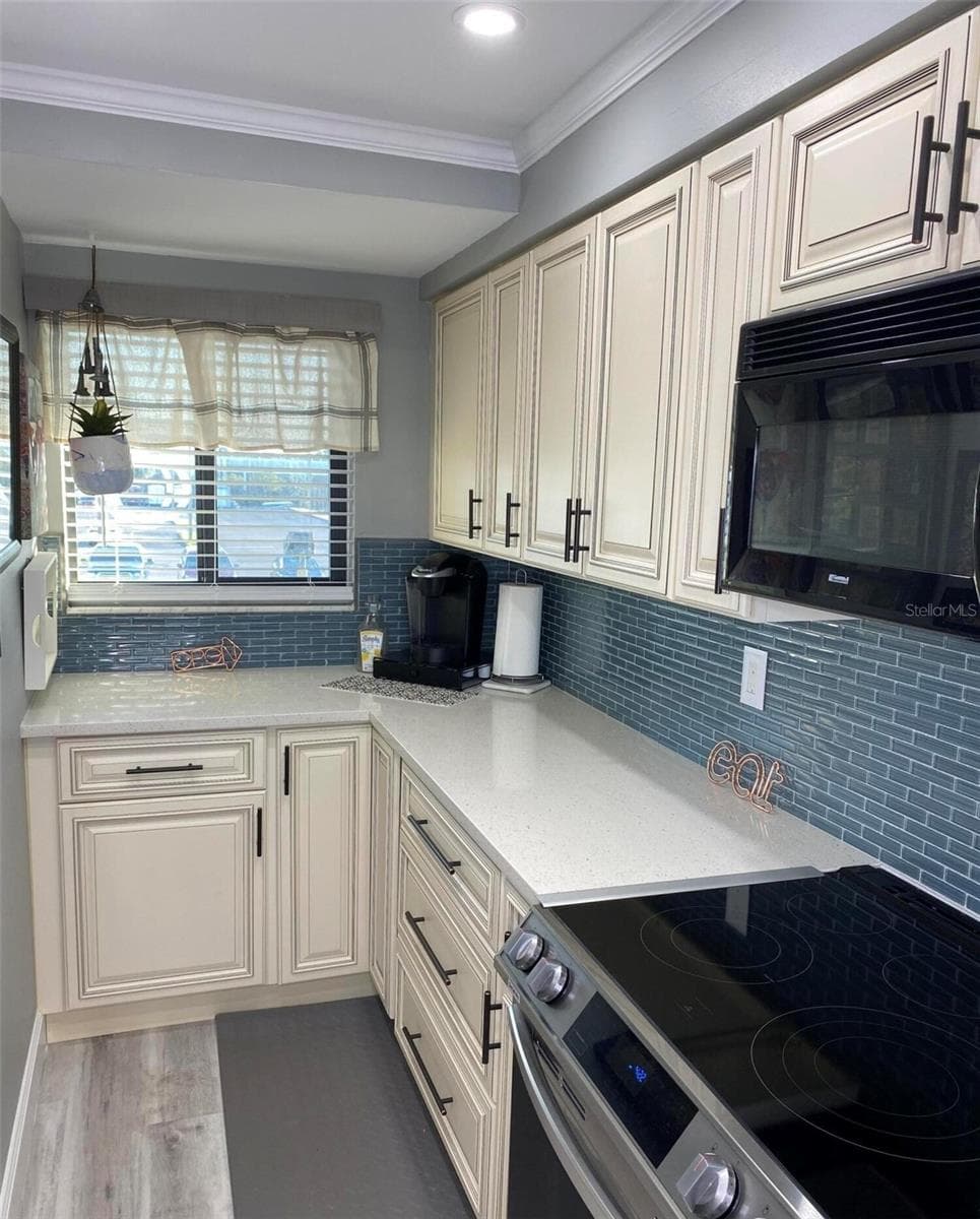 2465 WASHINGTON AVENUE — photo 10 of 31