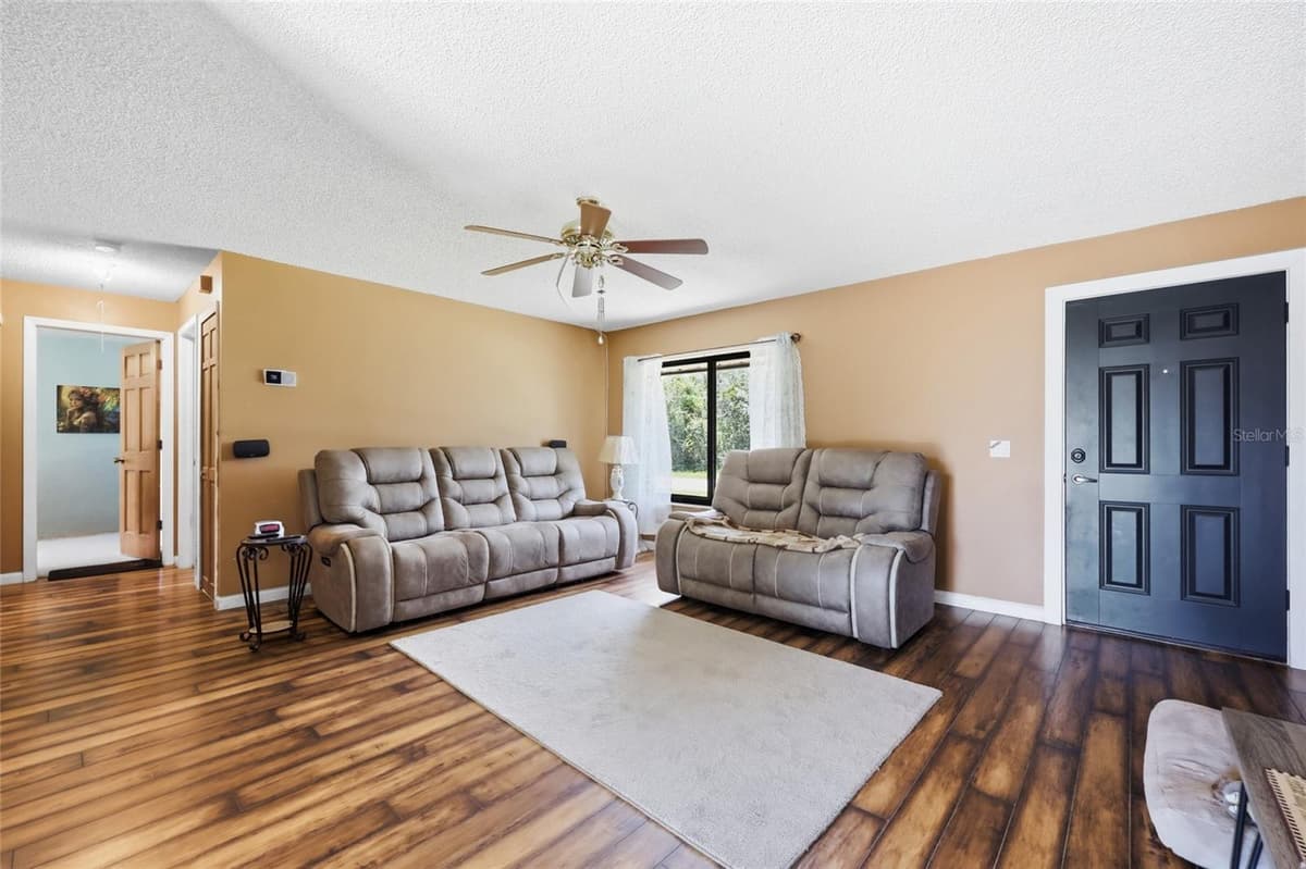 3672 RONDA DRIVE — photo 17 of 33