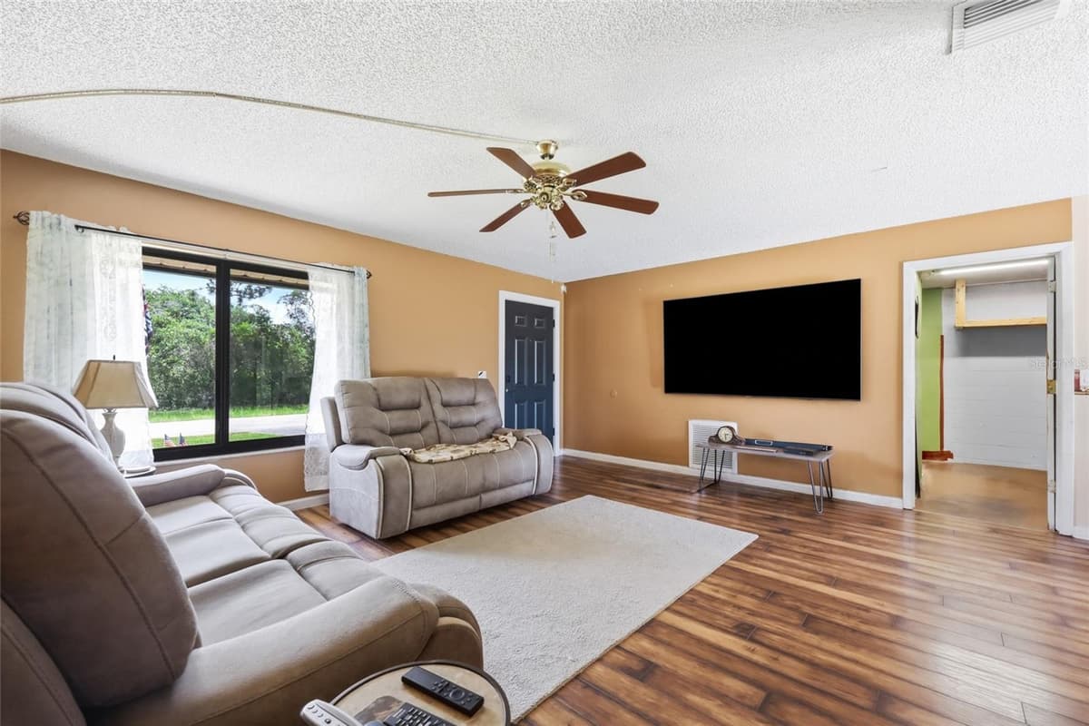 3672 RONDA DRIVE — photo 16 of 33