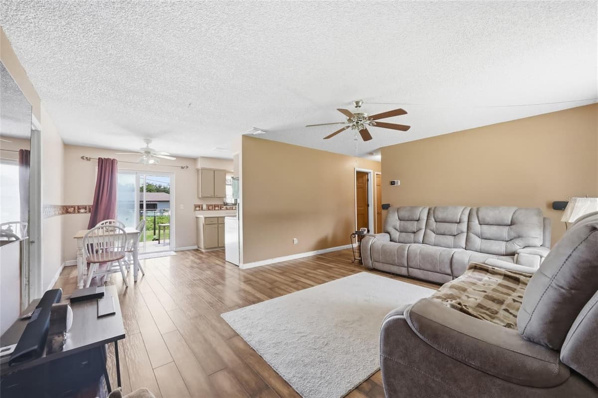 3672 RONDA DRIVE — photo 15 of 33