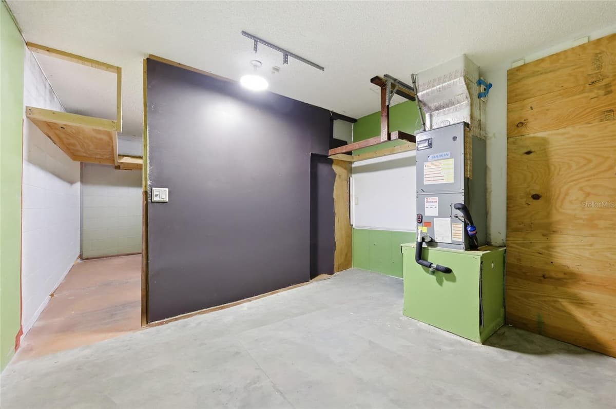 3672 RONDA DRIVE — photo 30 of 33