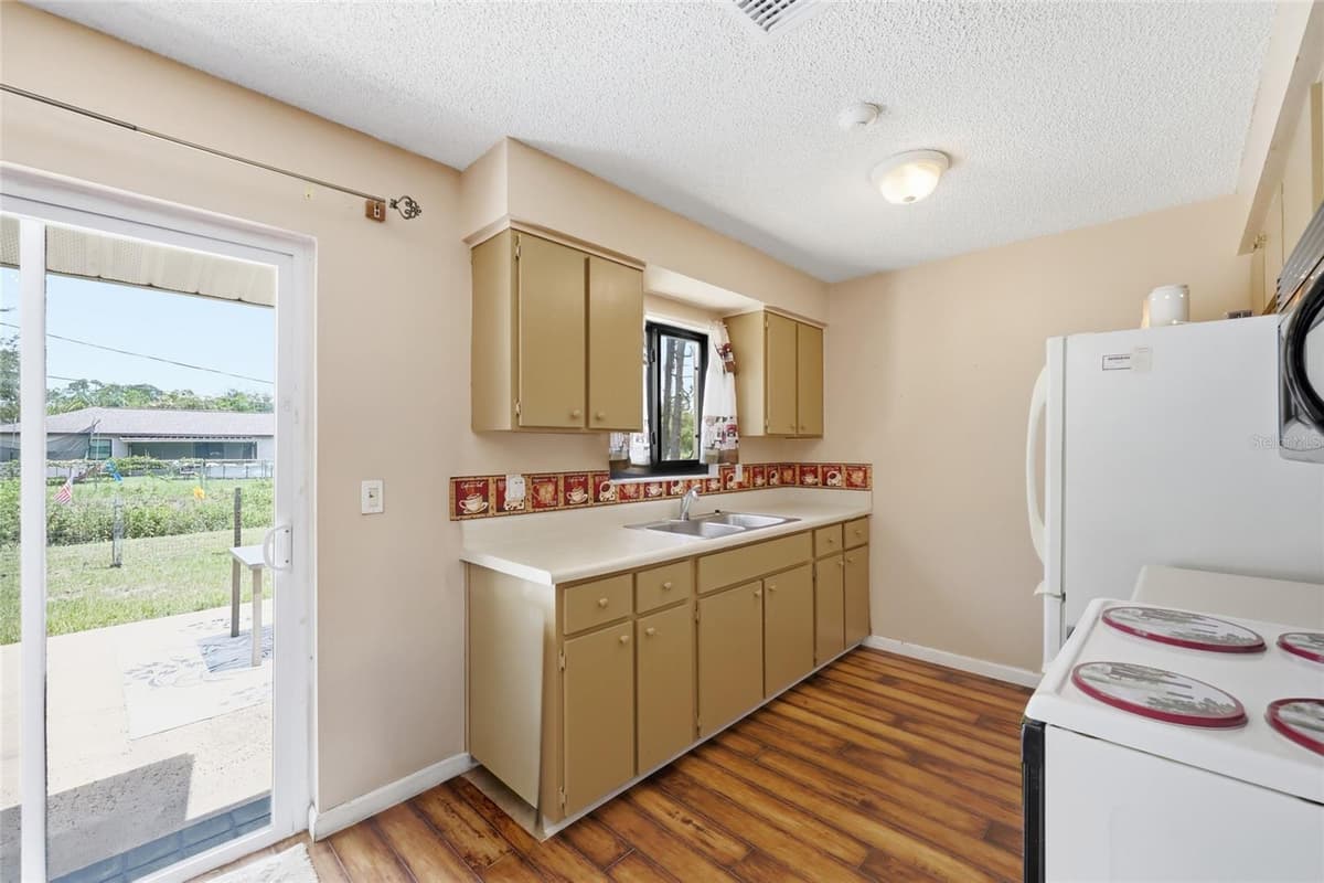 3672 RONDA DRIVE — photo 19 of 33